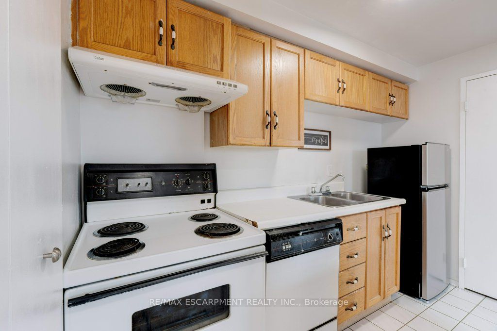 175 Hunter Street E, #207