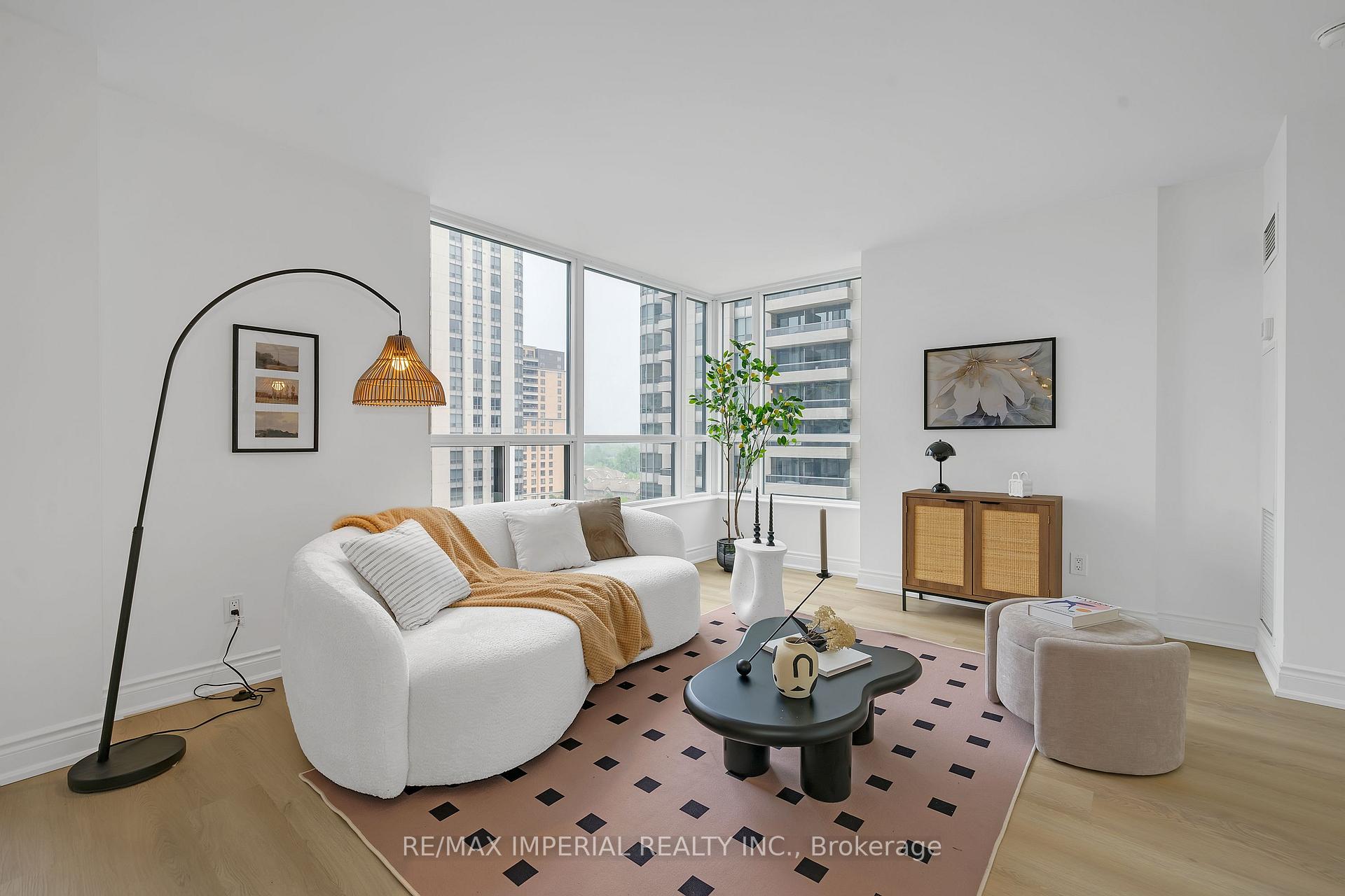 2 Bedrooms Condo at 5 northtown, Toronto For sale