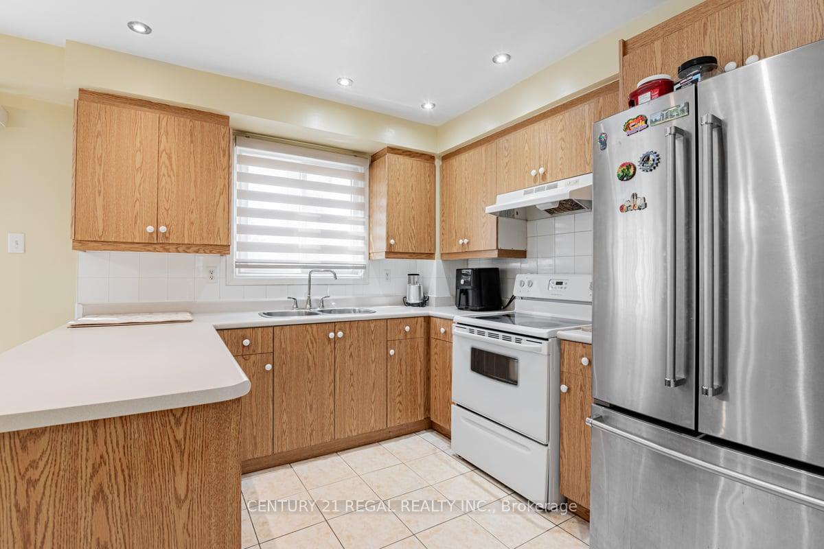 3 Bedrooms Condo at 2359 Birchmount, Toronto For sale