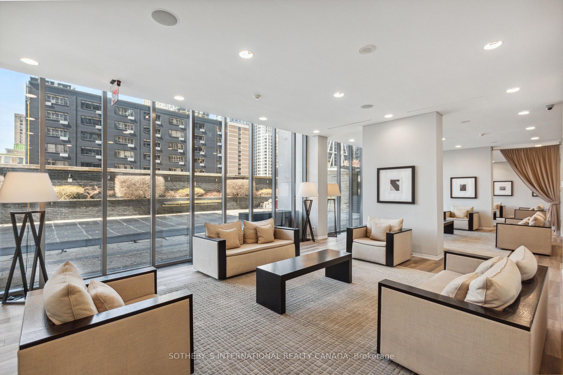 2 Bedrooms Condo at 33 Charles,  Toronto For sale
