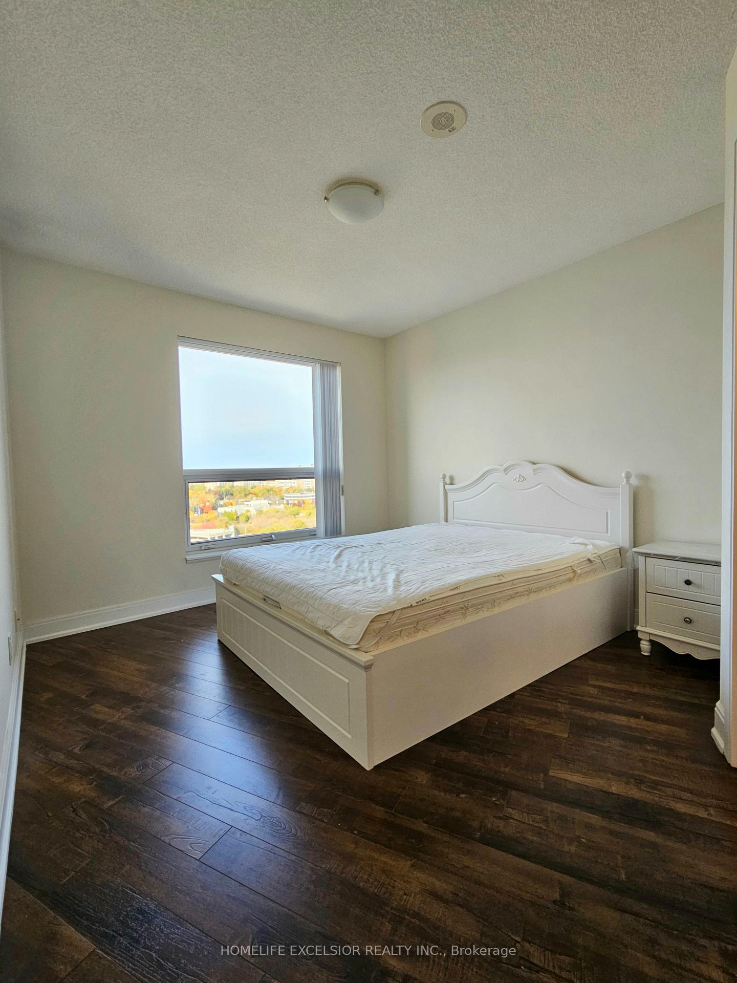 2 Bedrooms Condo at 135 Village Green,  Toronto For sale