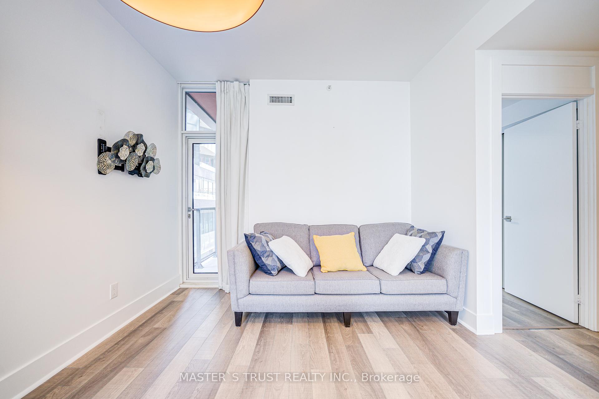 2 Bedrooms Condo at 32 Davenport, Toronto For sale