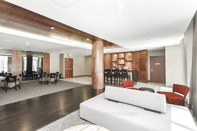 3 Bedrooms Condo at 4099 Brickstone, Mississauga For sale