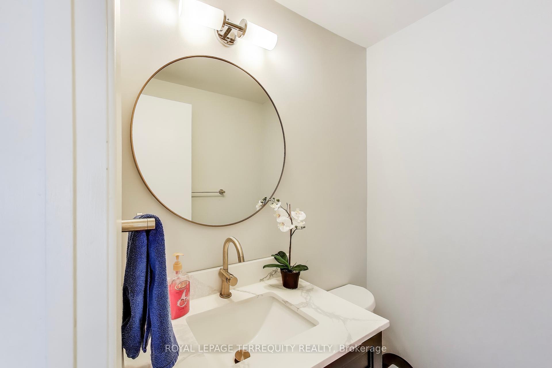 3 Bedrooms Condo at 2020 South Millway, Mississauga For sale