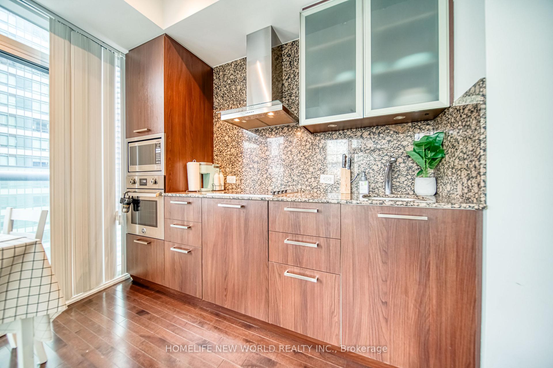 1 Bedroom Condo at 14 York, Toronto For sale