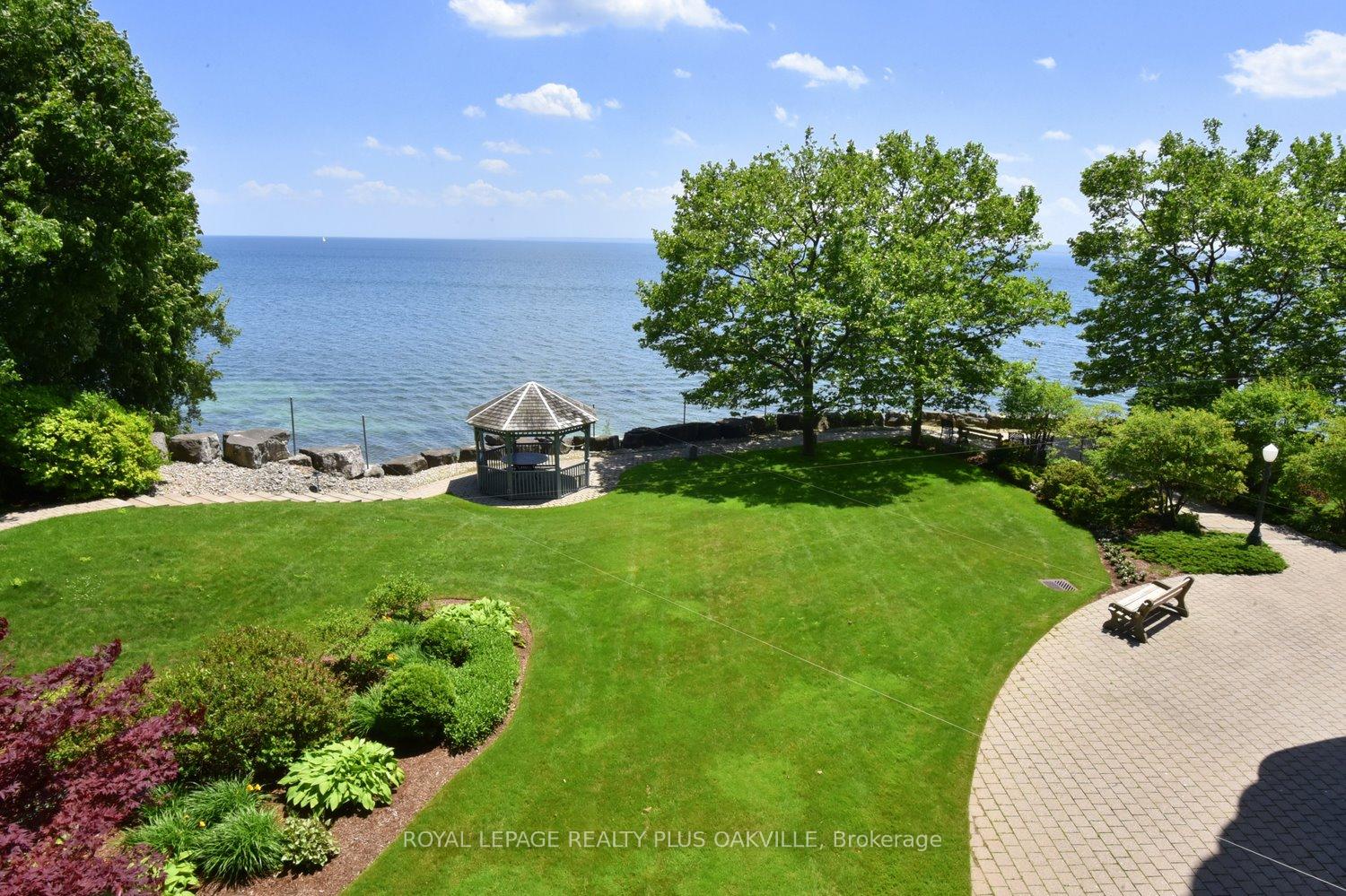 2 Bedrooms Condo at 2190 Lakeshore, Burlington For sale