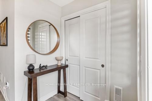 2 Bedrooms Condo at 40 Zinfendel, Hamilton For sale