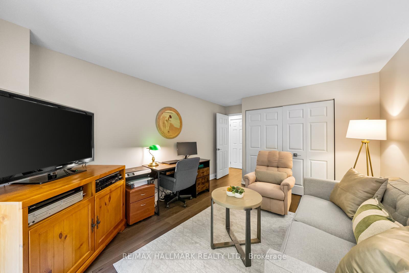 2 Bedrooms Condo at 2210 Lakeshore, Burlington For sale