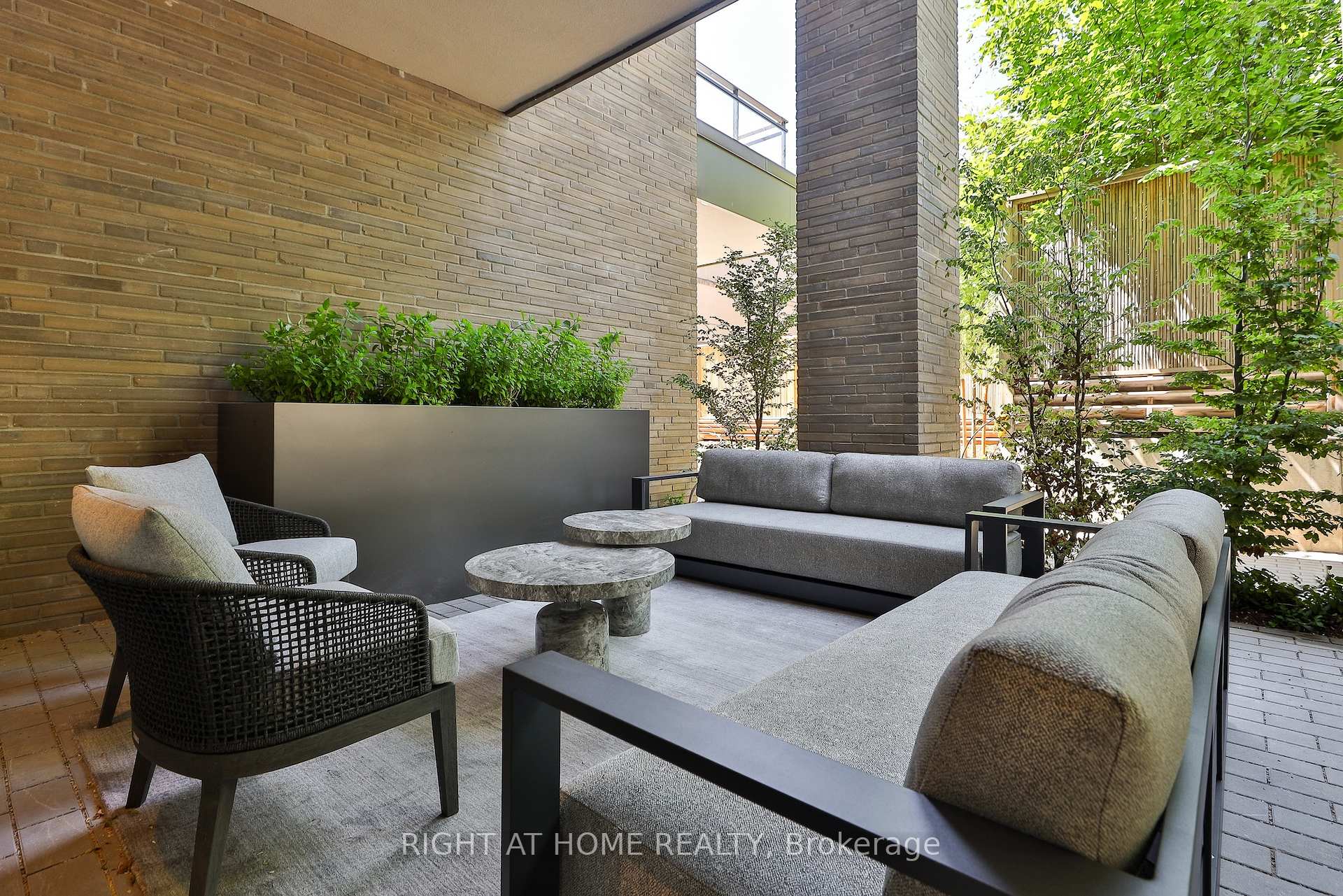 4 Bedrooms Condo at 10 Prince Arthur, Toronto For sale