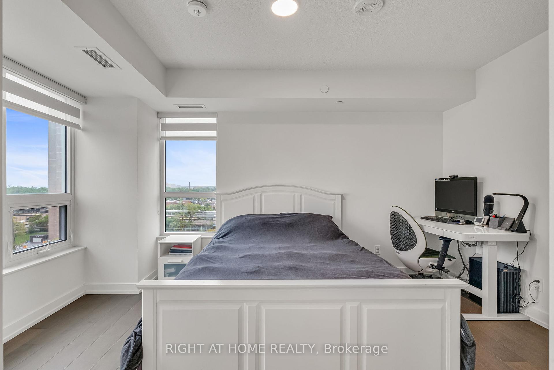 2 Bedrooms Condo at 10 Wilby, Toronto For sale