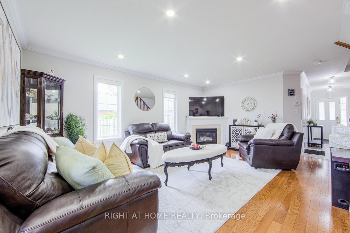 3 Bedrooms Condo at 7 Southside, Hamilton For sale