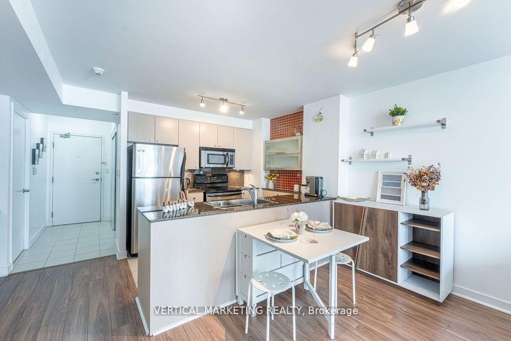2 Bedrooms Condo at 11 Brunel, Toronto For sale
