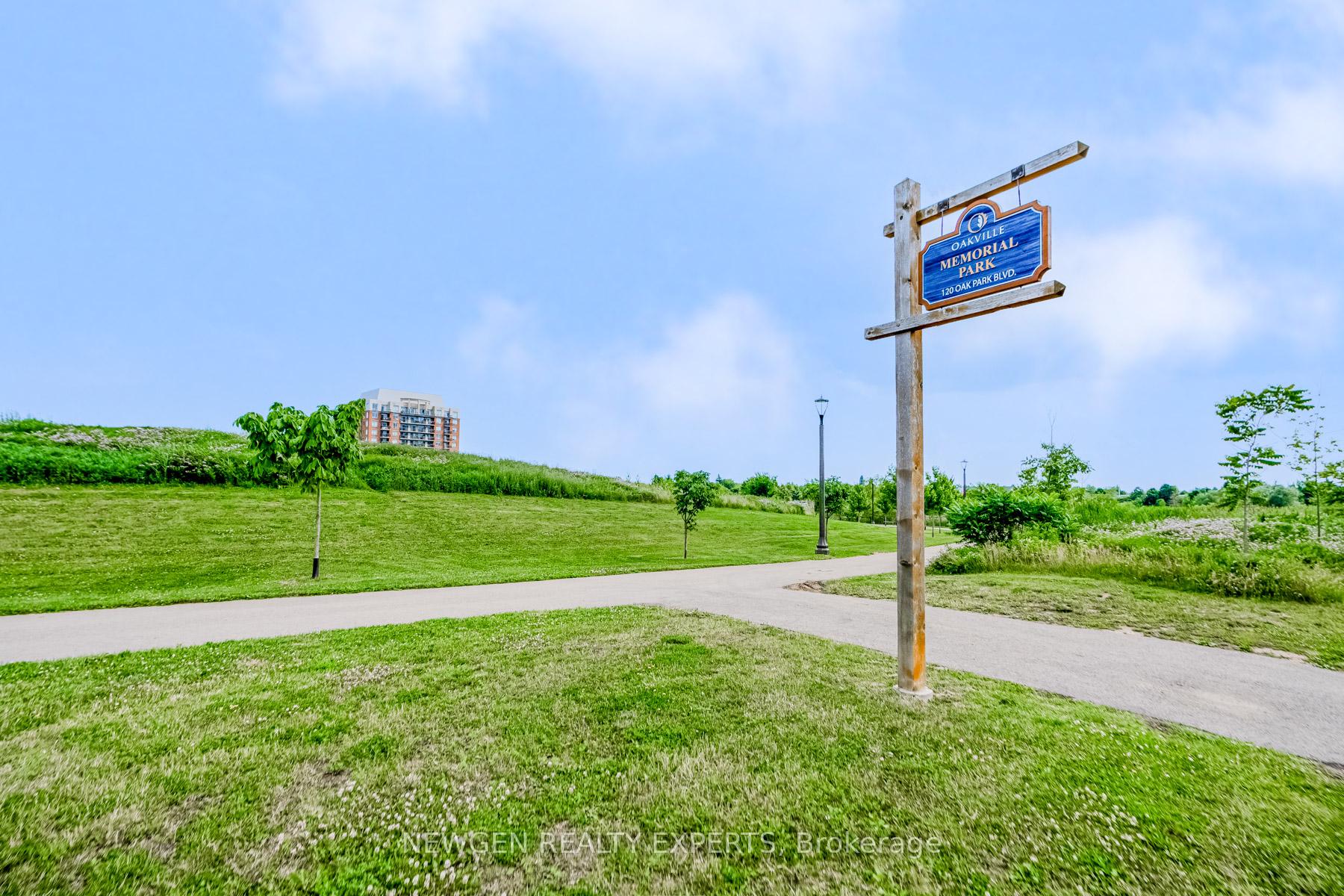 2 Bedrooms Condo at 51 Hays, Oakville For sale