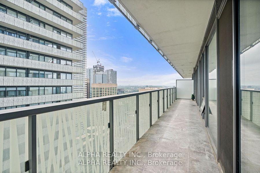 3 Bedrooms Condo at 50 Charles St E, Toronto For sale