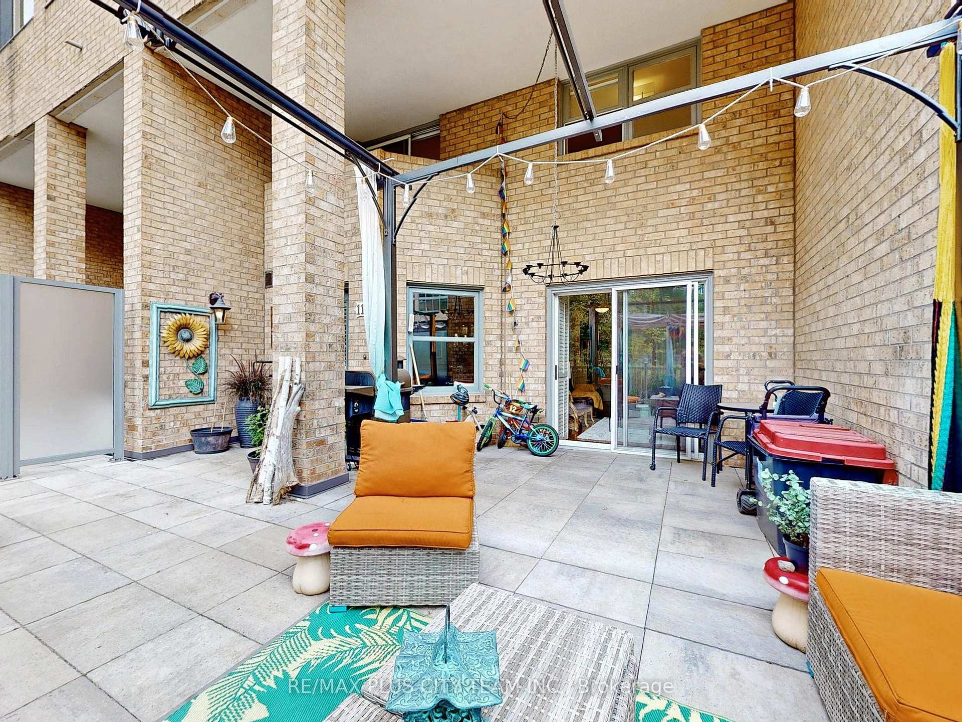 4 Bedrooms Condo at 60 Homewood, Toronto For sale