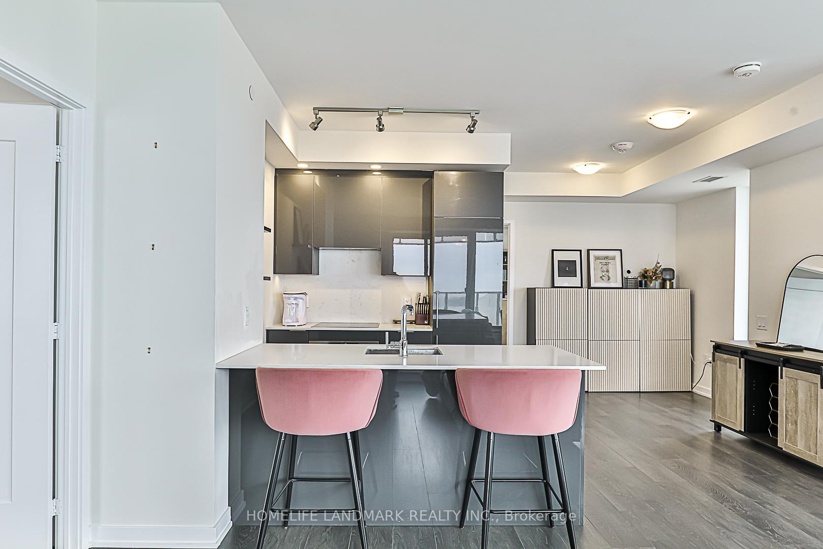 3 Bedrooms Condo at 28 Freeland, Toronto For sale