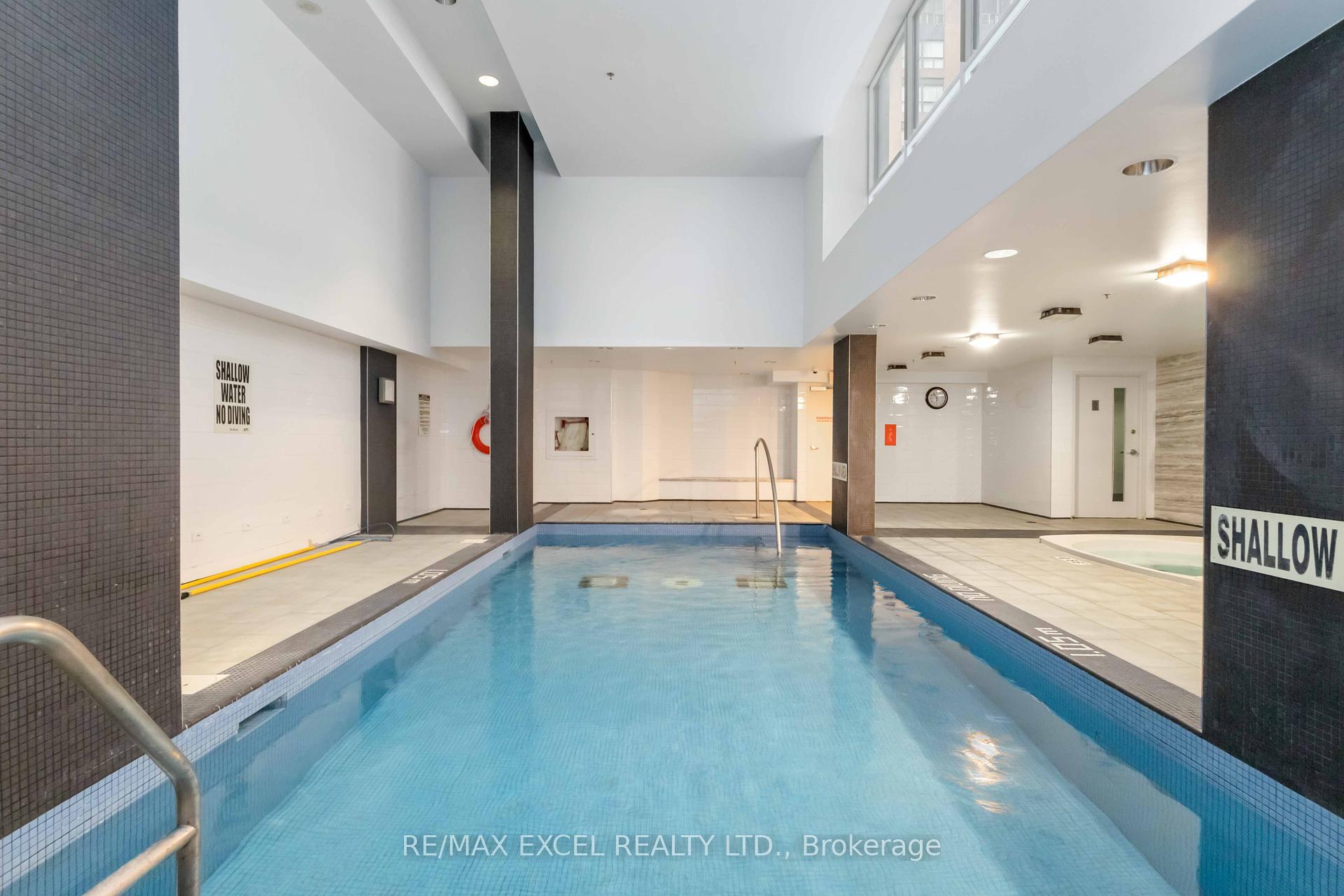 2 Bedrooms Condo at 21 Carlton, Toronto For sale