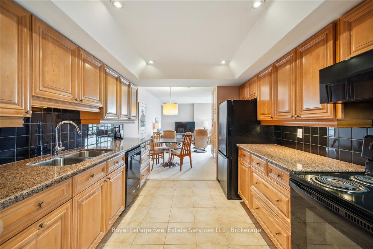2 Bedrooms Condo at 2180 Marine, Oakville For sale
