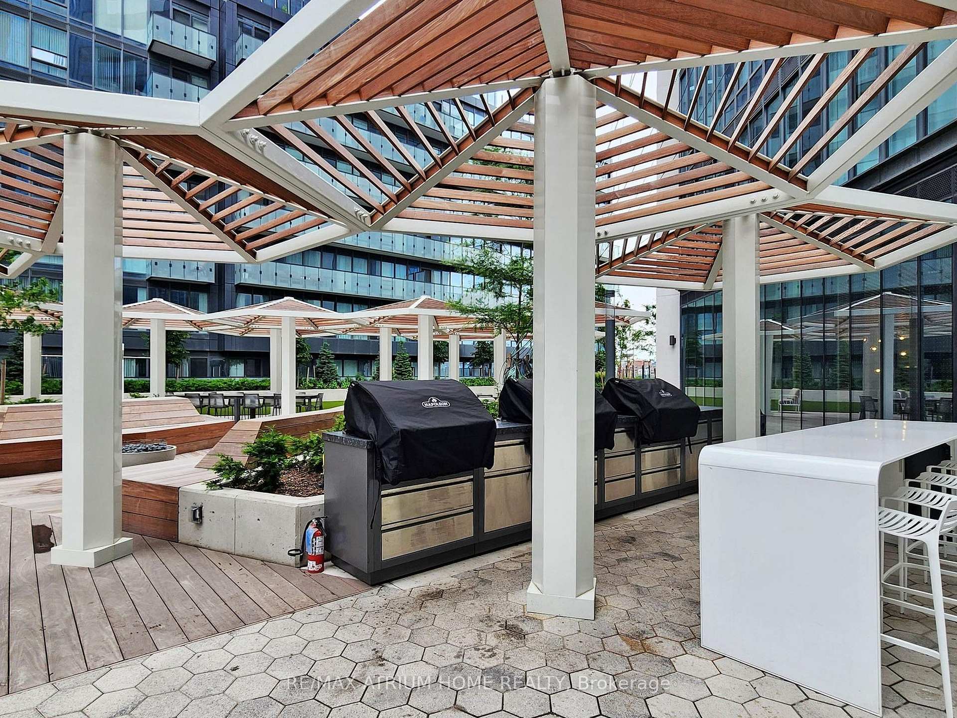2 Bedrooms Condo at 55 Cooper, Toronto For sale