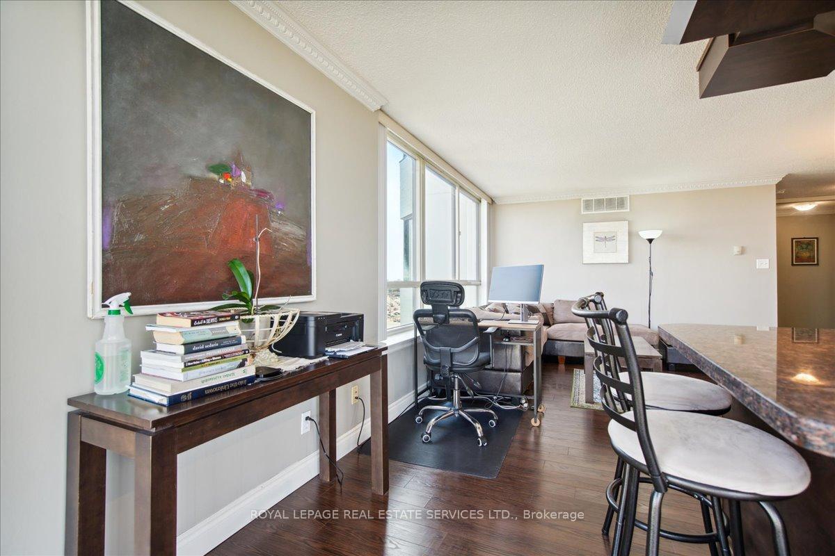 2 Bedrooms Condo at 1360 Rathburn,  Mississauga For sale