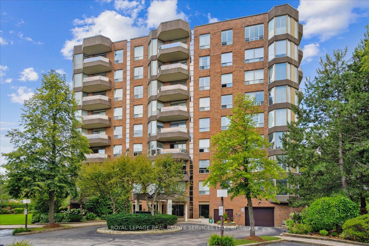 2 Bedrooms Condo at 1901 Pilgrims, Oakville For sale