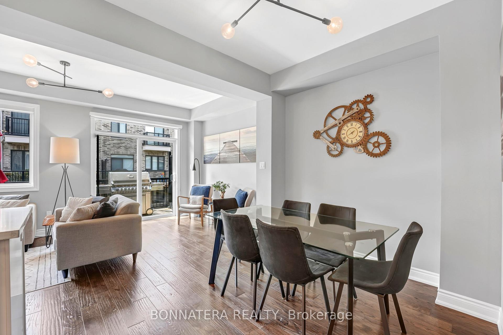 4 Bedrooms Condo at 10 Augustus, Toronto For sale