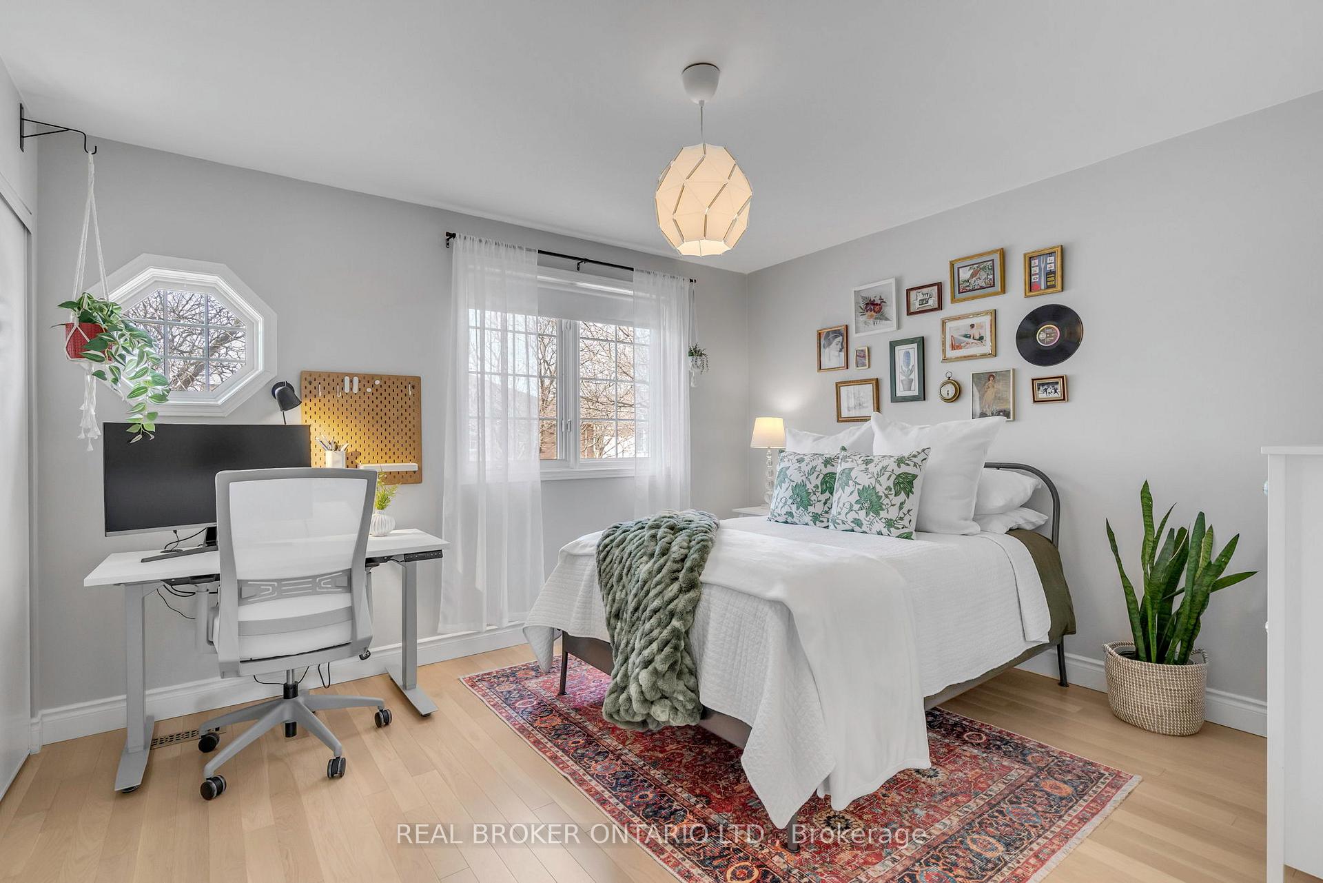 2 Bedrooms Condo at 2015 Cleaver, Burlington For sale