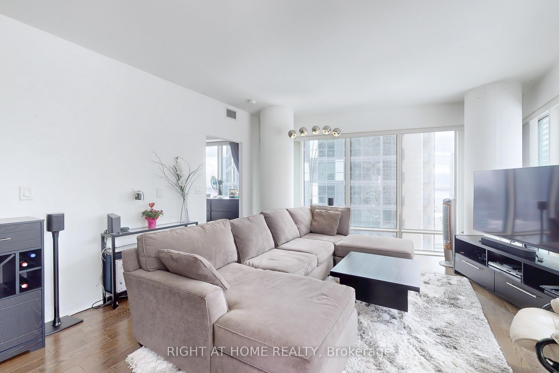 3 Bedrooms Condo at 8 The Esplanade, Toronto For sale