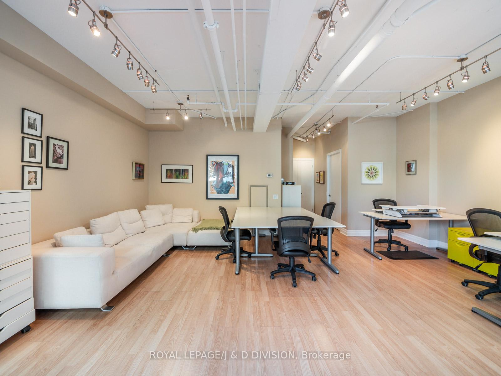 2 Bedrooms Condo at 500 Queens,  Toronto For sale