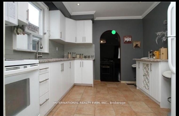 210 Belgravia Avenue W, #Main Floor