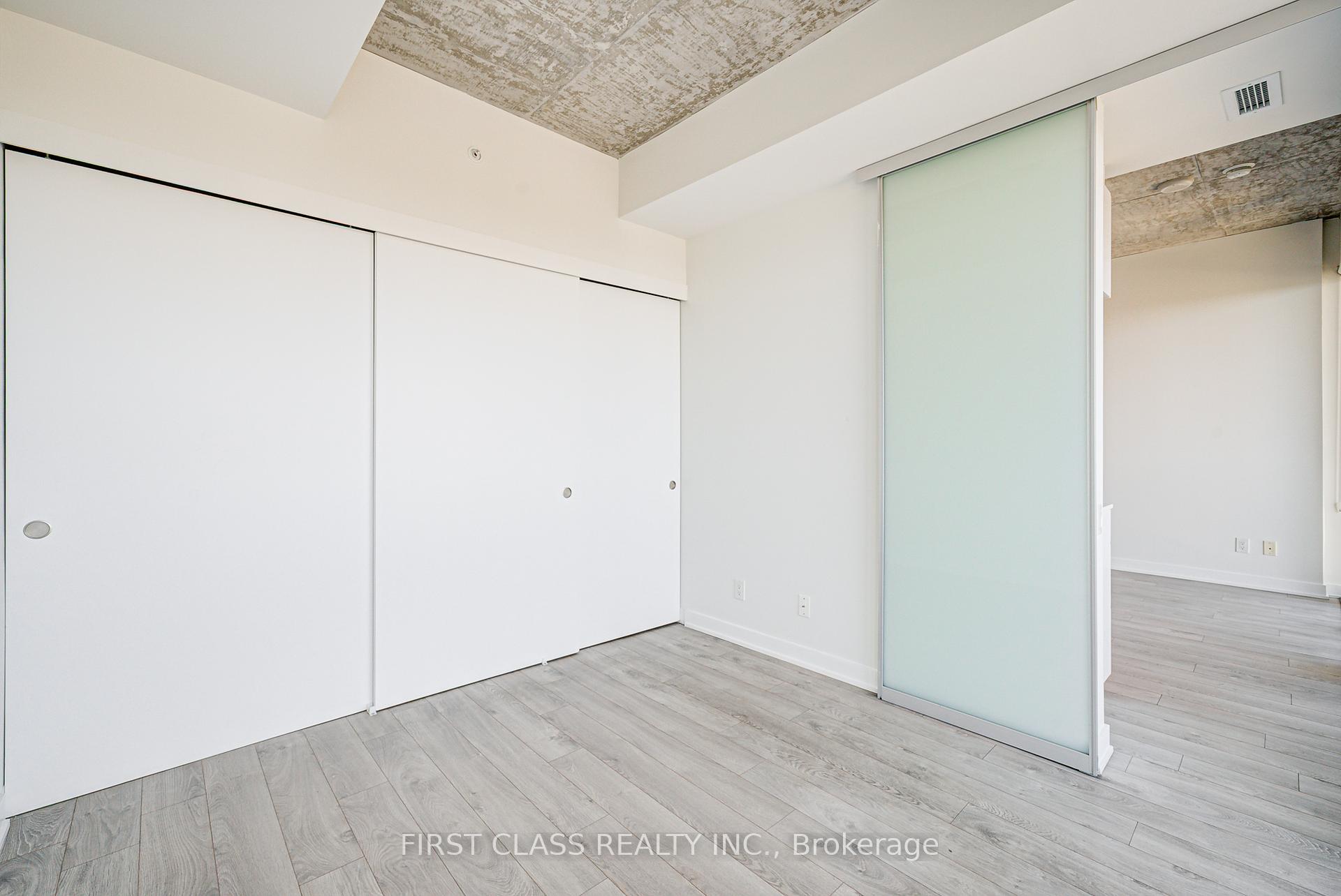 2 Bedrooms Condo at 185 Roehampton, Toronto For sale