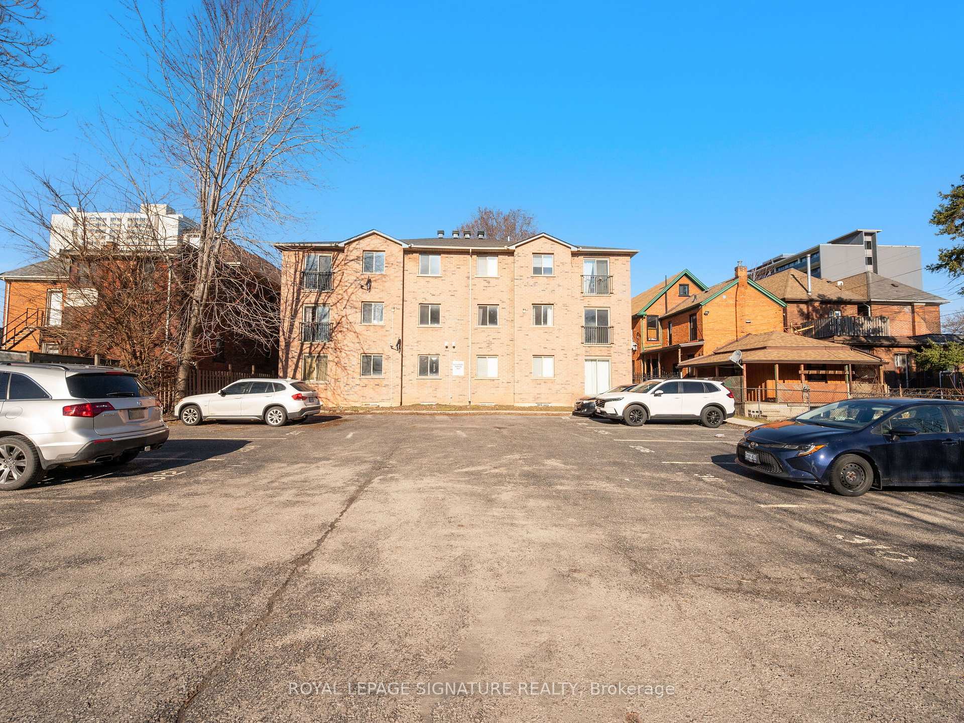 2 Bedrooms Condo at 28 Victoria, Hamilton For sale