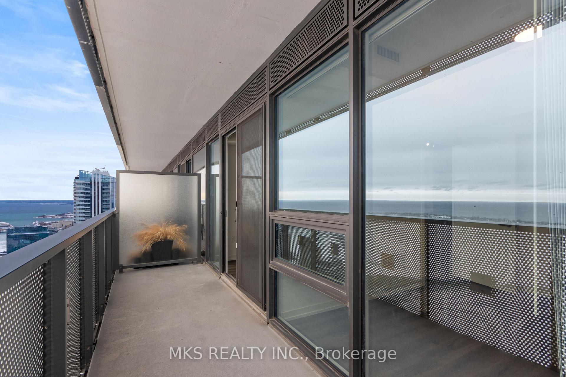 3 Bedrooms Condo at 138 Downes,  Toronto For sale