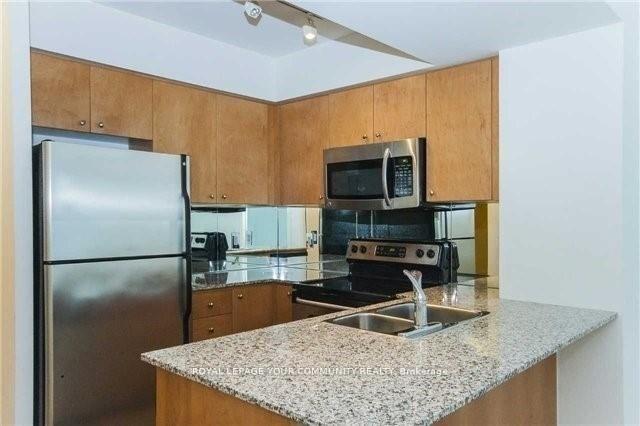 2 Bedrooms Condo at 8 Scollard, Toronto For sale