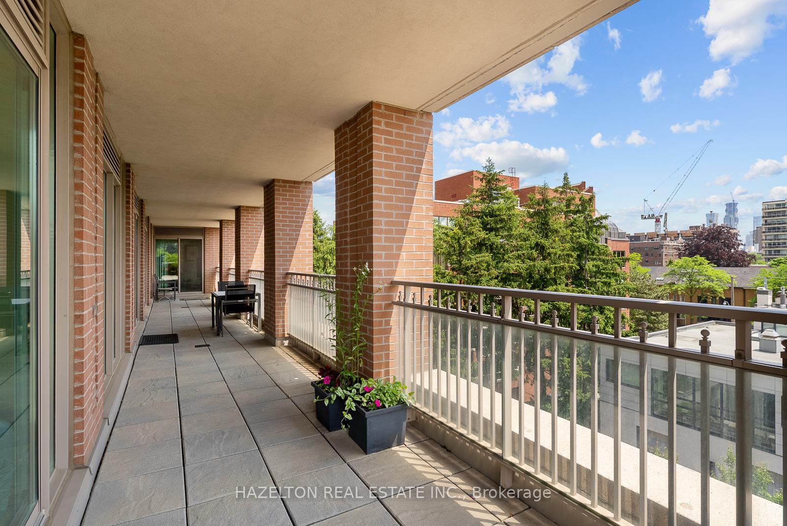 3 Bedrooms Condo at 155 St Clair, Toronto For sale