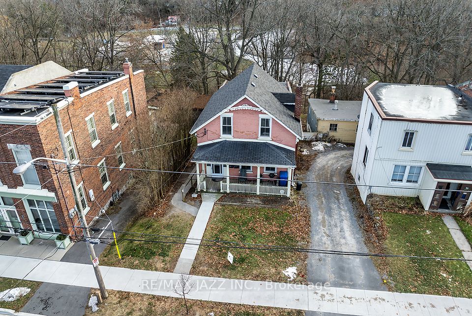 221 Walton