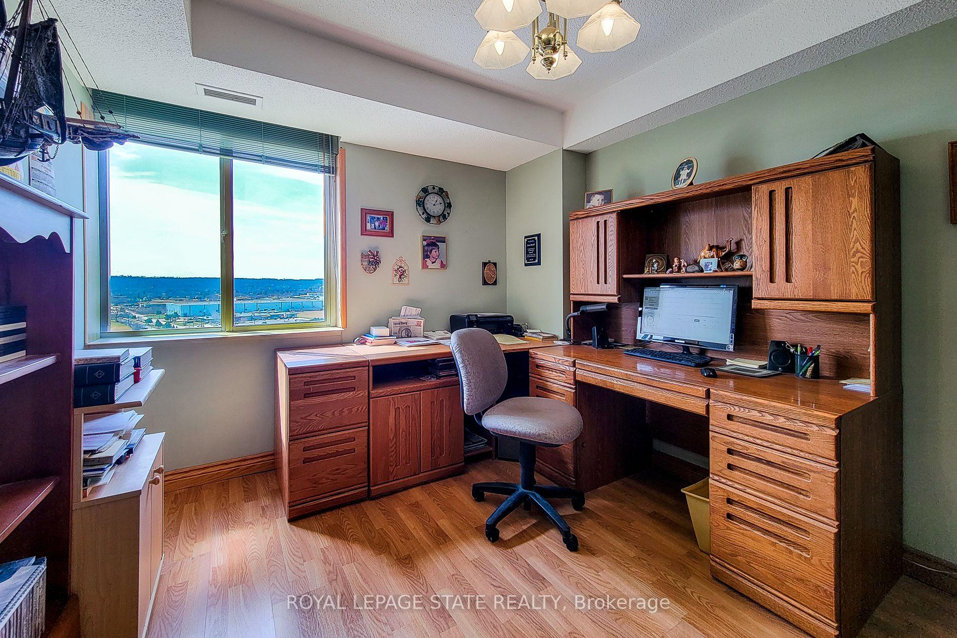 3 Bedrooms Condo at 301 Frances, Hamilton For sale