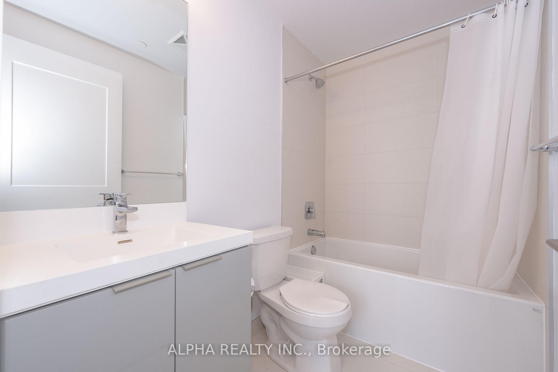 3 Bedrooms Condo at 50 Dunfield,  Toronto For sale