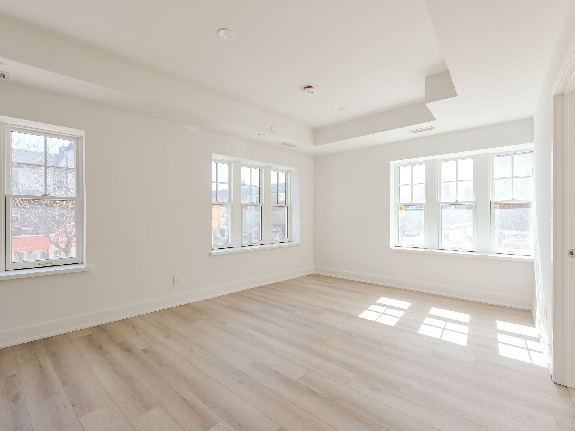 8 Manor Road E 204