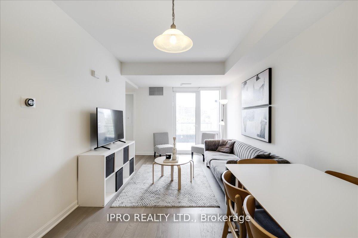 2 Bedrooms Condo at 3028 Creekshore, Oakville For sale