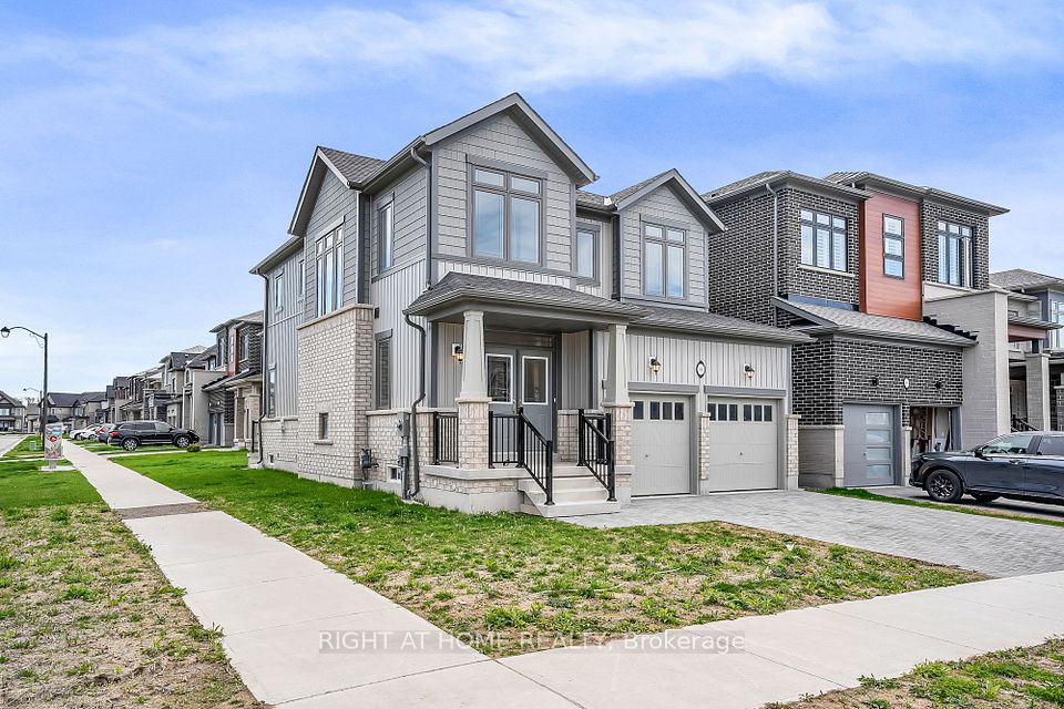 2091 Hallandale Street, Oshawa, ON L1H 8L7