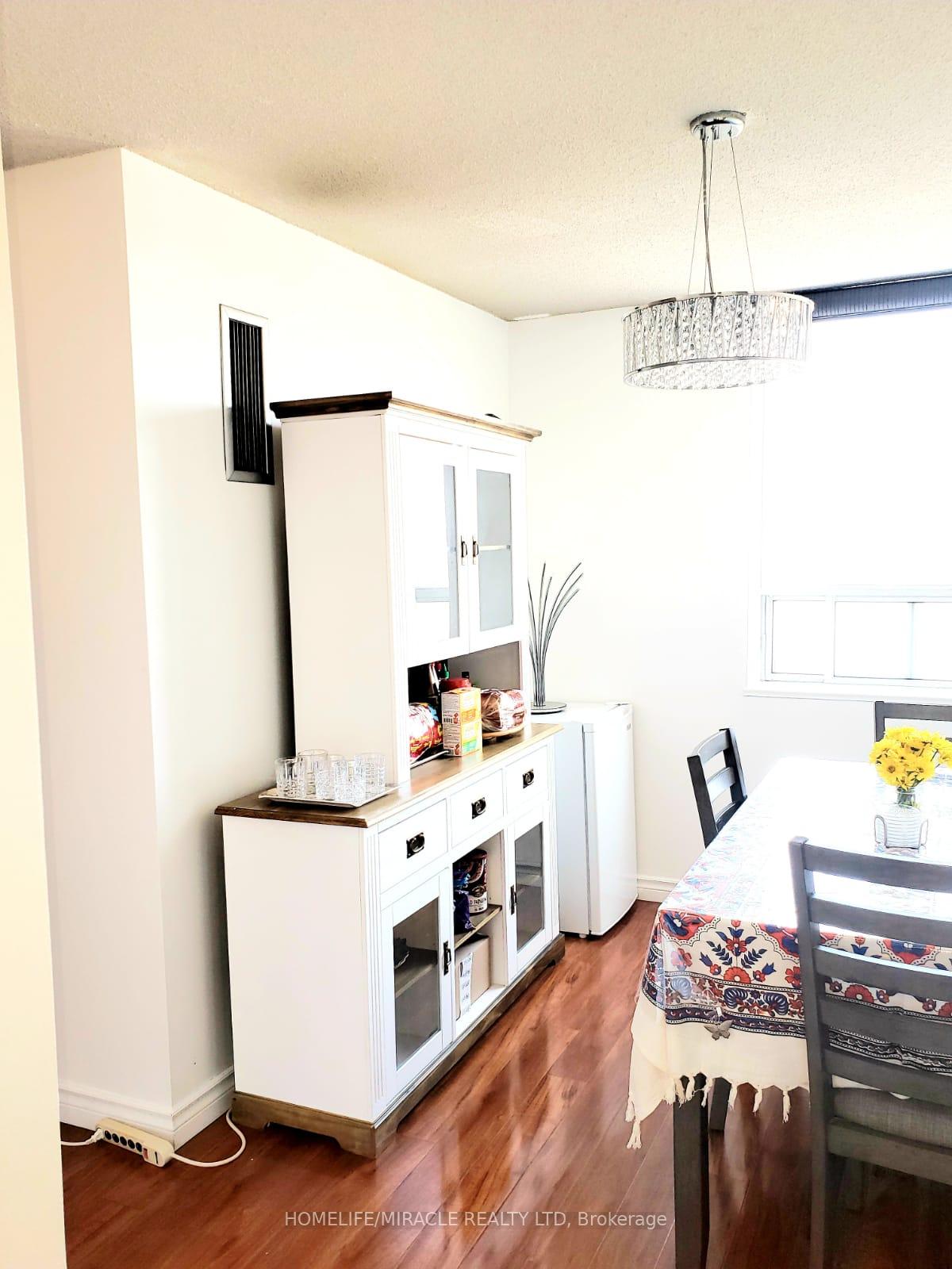 2 Bedrooms Condo at 121 Trudelle, Toronto For sale