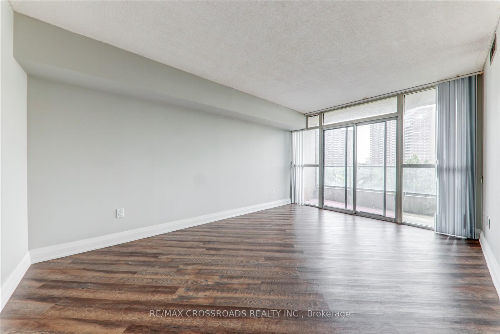 2 Bedrooms Condo at 1 Rowntree, Toronto For sale