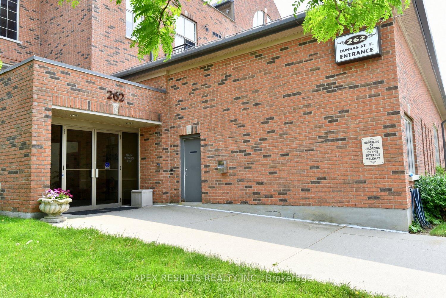 3 Bedrooms Condo at 262 Dundas, Hamilton For sale