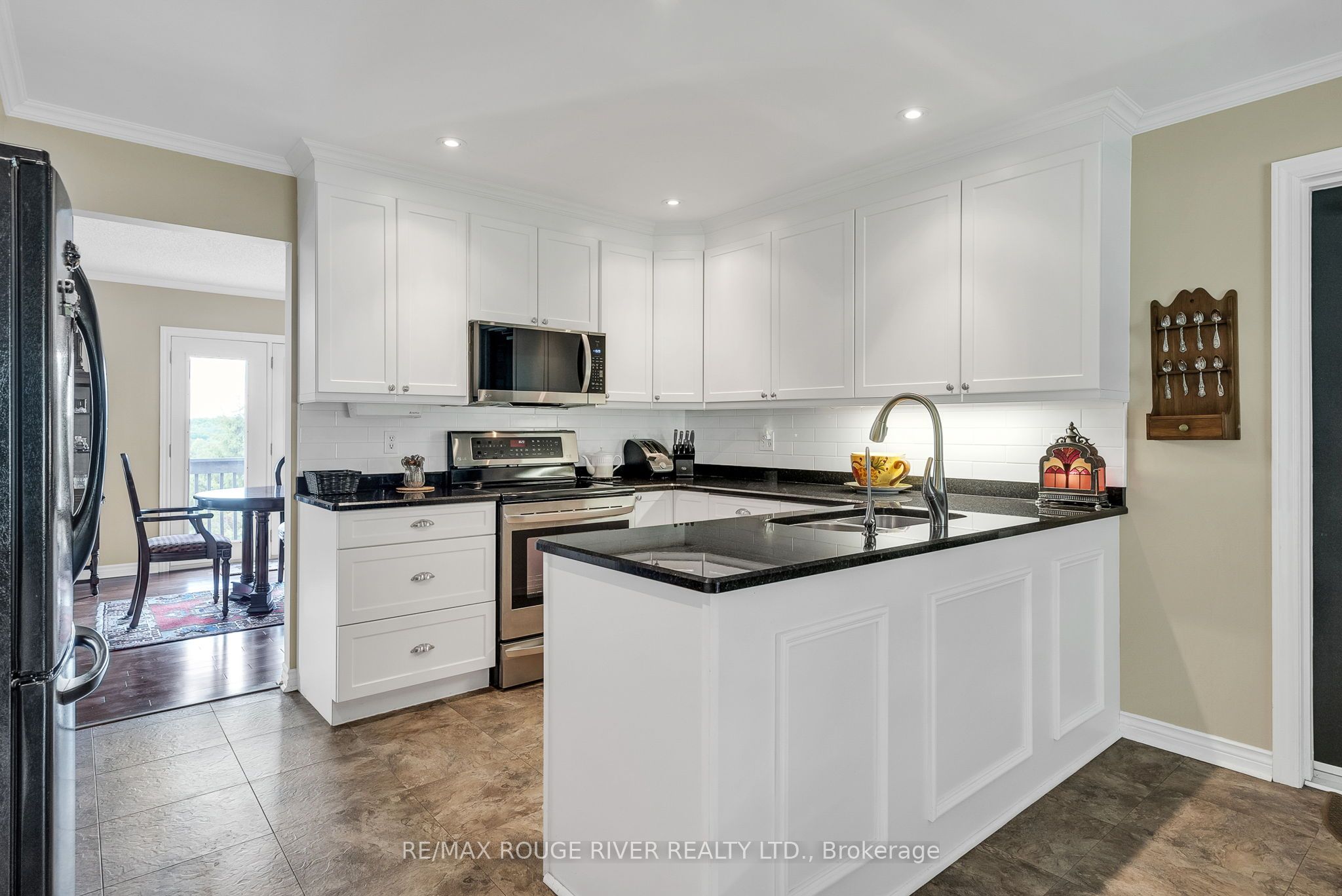 8 Sunrise Court