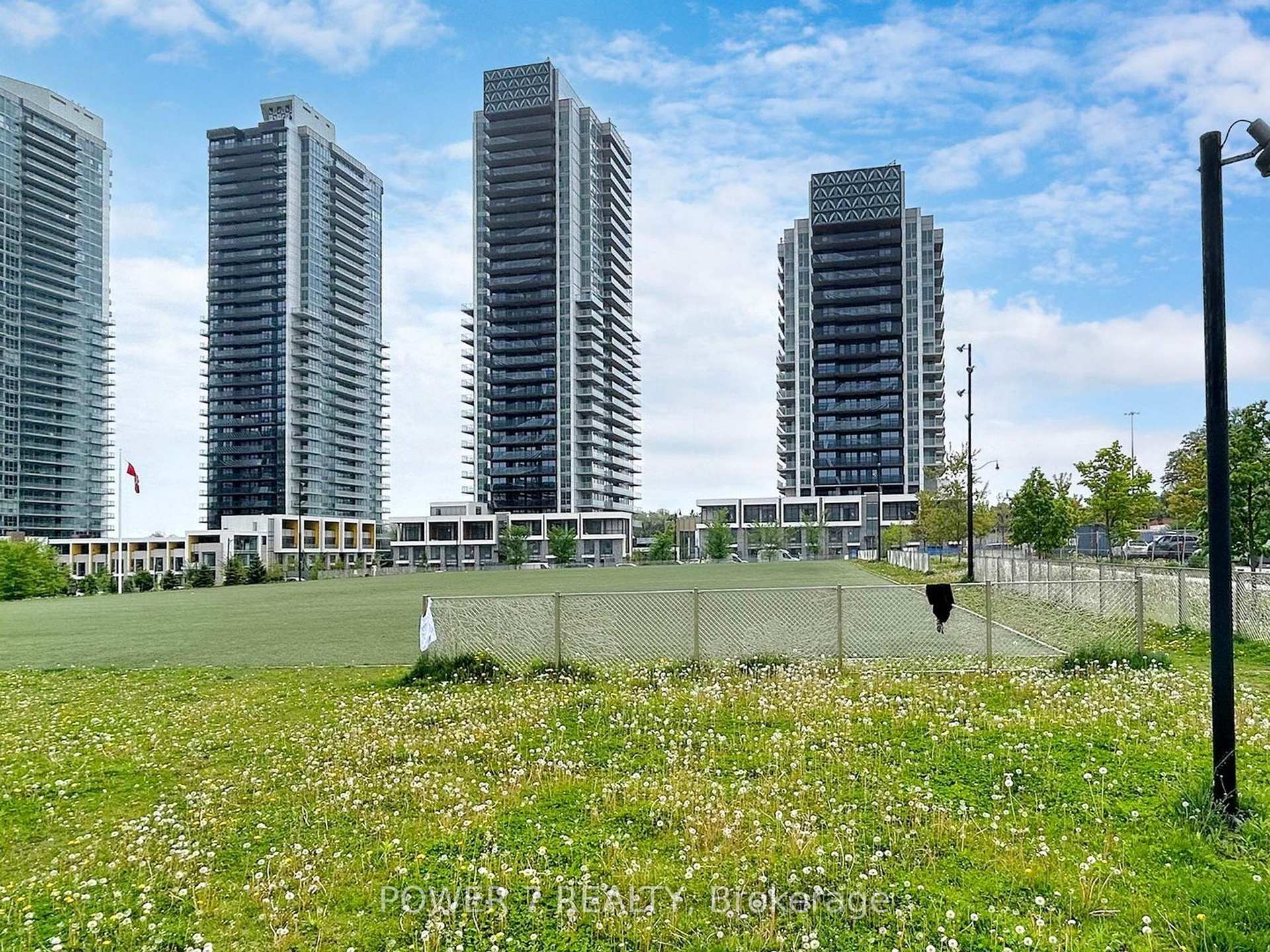 1 Bedroom Condo at 27 McMahon,  Toronto For sale