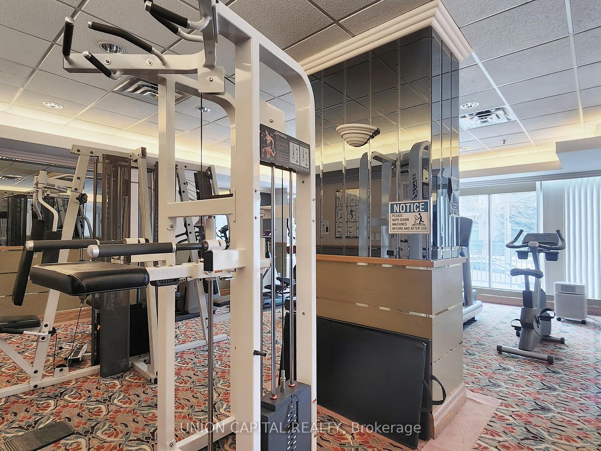 3 Bedrooms Condo at 28 Hollywood, Toronto For sale