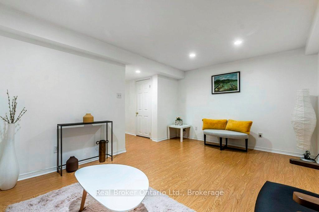 3 Bedrooms Condo at 610 Barton,  Hamilton For sale