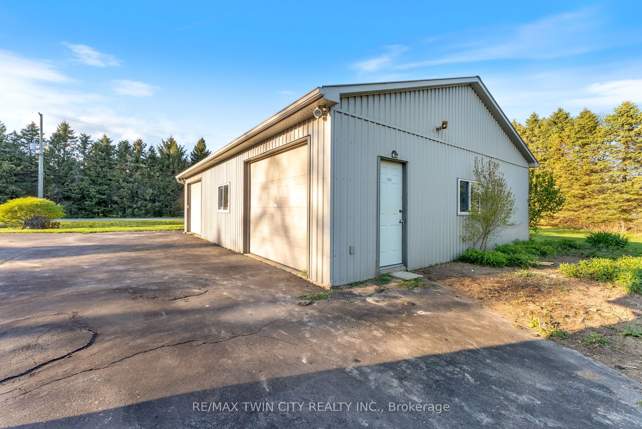 37 River Road