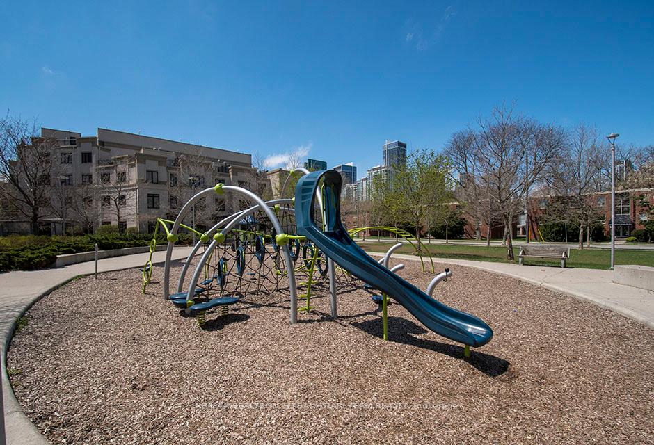 2 Bedrooms Condo at 100 Harrison Garden,  Toronto For sale
